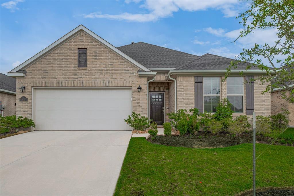 7915 Grandstand Pkwy in Fulshear, TX - Building Photo