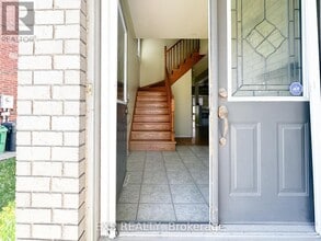 42 Prue Ct in Brampton, ON - Building Photo - Building Photo