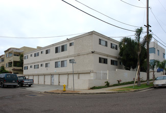 The James Apartments in Oceanside, CA - Building Photo - Building Photo