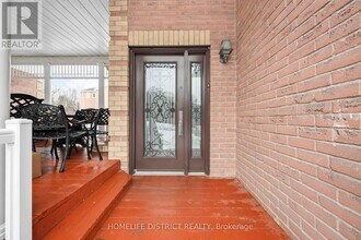 1 Grovepark St in Richmond Hill, ON - Building Photo - Building Photo