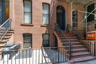 407 E 50th St in New York, NY - Building Photo - Building Photo