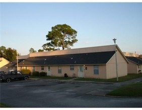 Gulfport Manor Apartments in Gulfport, MS - Building Photo - Building Photo