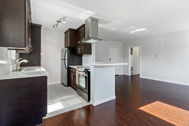 10203 Tabor St in Los Angeles, CA - Building Photo - Building Photo