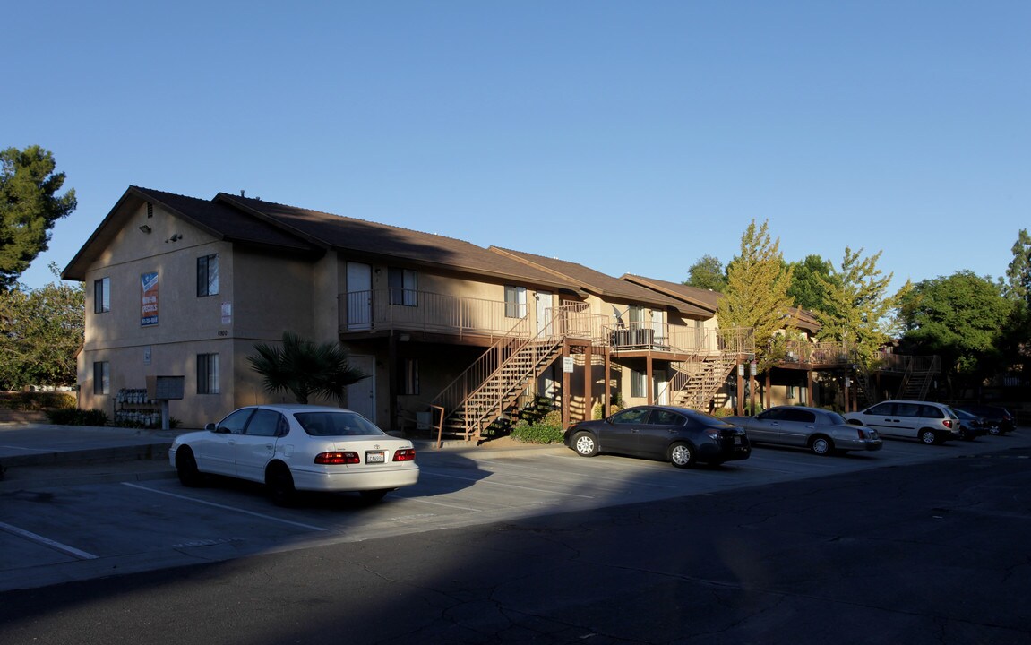 Phoenix Terrace & Garden in Riverside, CA - Foto de edificio