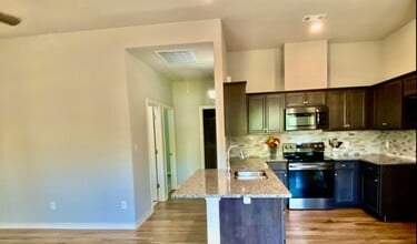 1512 Dansby St in Bryan, TX - Foto de edificio - Building Photo