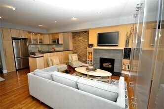 396 Beacon St, Unit 7 in Boston, MA - Foto de edificio - Building Photo