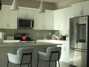 402 Skyraider Way, Unit 2 in Fort Collins, CO - Foto de edificio - Building Photo