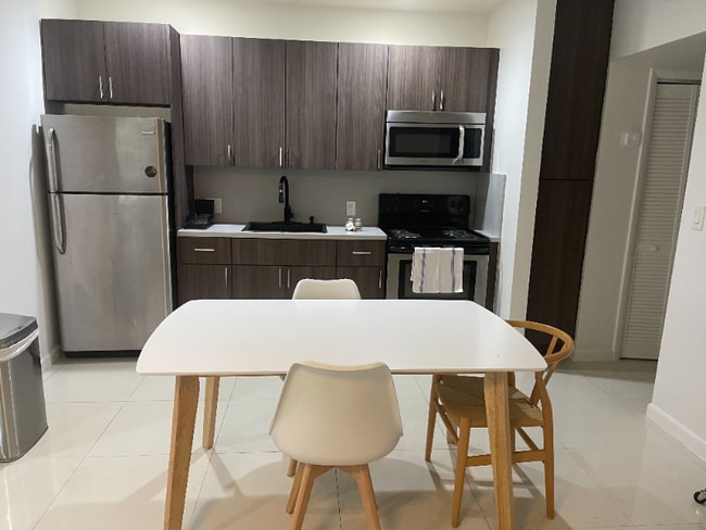 18 NW 45th St, Unit B