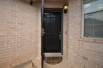 2911 Meadowglen Cove in Houston, TX - Building Photo - Building Photo