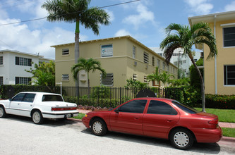 Lincoln Gate Villas in Miami Beach, FL - Building Photo - Building Photo