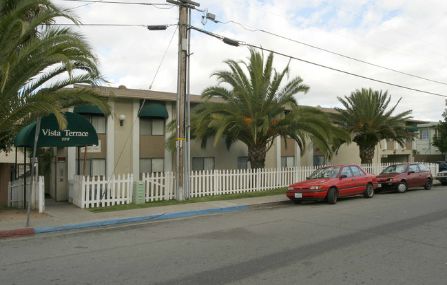 Vista Terrace in San Diego, CA - Building Photo - Building Photo