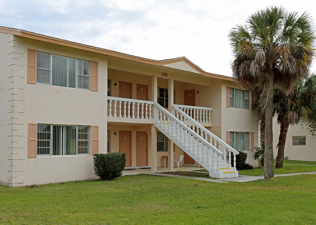 Pines Resort & Apartments Indian Harbour Beach, FL Apartments For Rent