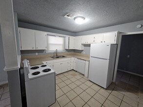 411 NW Greenmeadow Dr in Lawton, OK - Building Photo - Building Photo