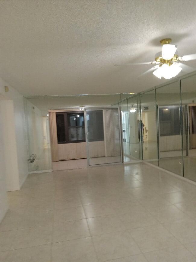 901 SW 138th Ave in Pembroke Pines, FL - Building Photo - Building Photo