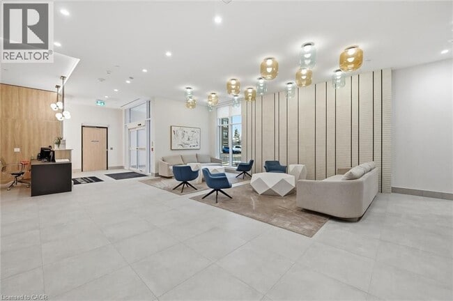 500 Plains Rd E in Burlington, ON - Building Photo - Building Photo