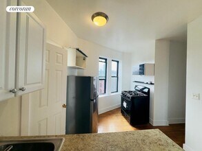 145 Borinquen Pl in Brooklyn, NY - Building Photo - Building Photo