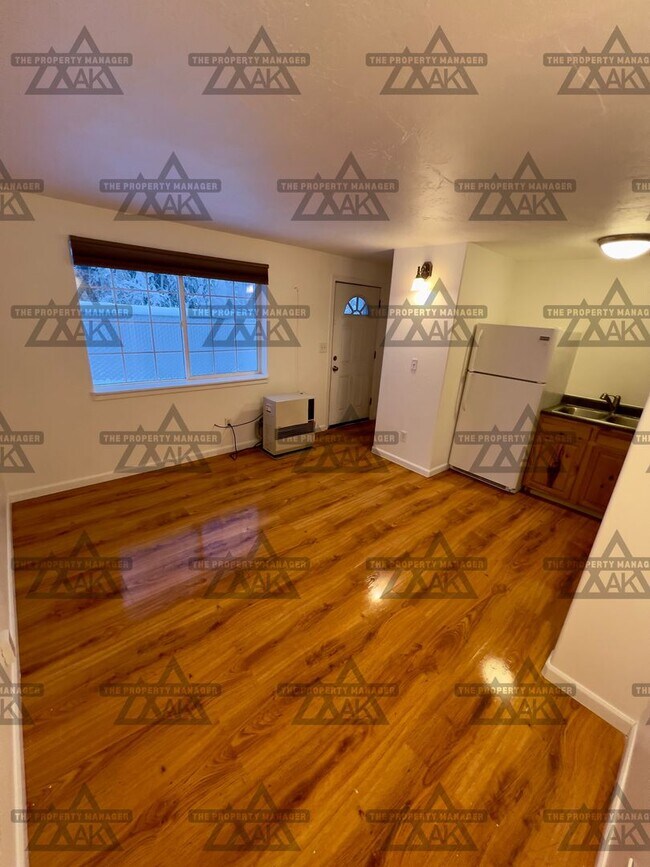 298 W 5th Ave-Unit -#2 in North Pole, AK - Building Photo - Building Photo