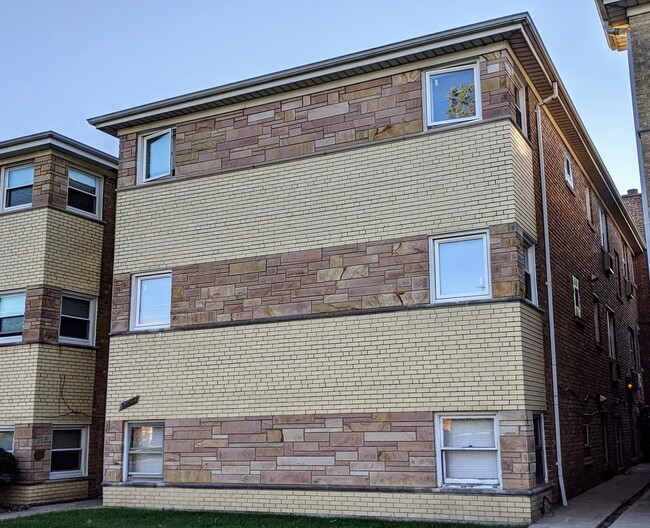 property at 3144 Ridgeland Ave
