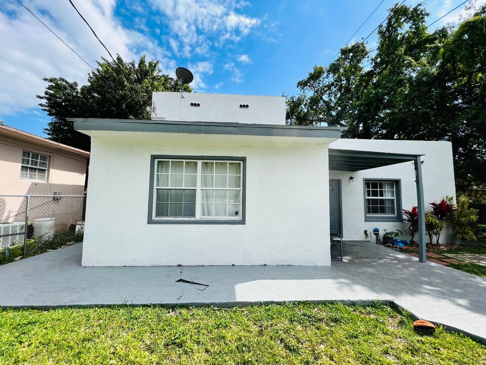 1278 NW 44th St in Miami, FL - Building Photo