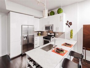 312 Bowie St in Austin, TX - Building Photo - Building Photo