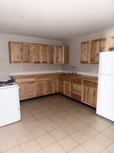 300 Cedar St in Crockett, TX - Foto de edificio - Building Photo