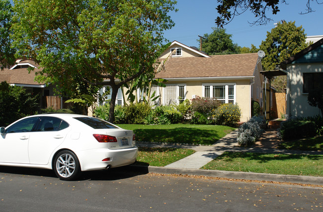 127 Magnolia Ave in Glendale, CA - Foto de edificio - Building Photo