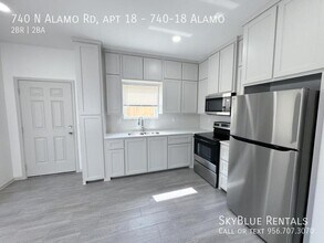 740 N Alamo Rd in Alamo, TX - Building Photo - Building Photo