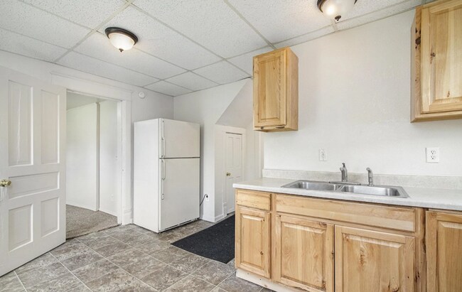 218 E River St, Unit Apt. #2 in Cadillac, MI - Building Photo - Building Photo