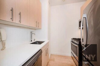 90 Rector St in New York, NY - Building Photo - Building Photo