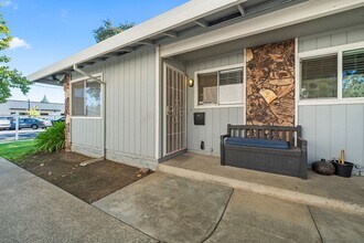 209 Tahoe Ave in Roseville, CA - Foto de edificio - Building Photo