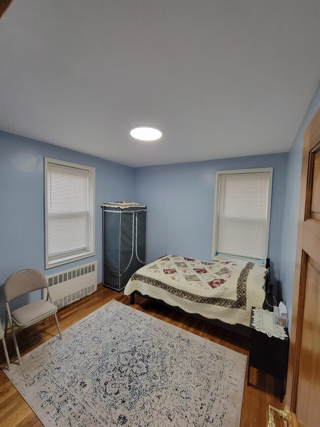 6441 Saunders St in Queens, NY - Building Photo - Building Photo