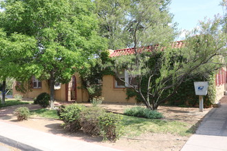 Arcadia Courtyard in Albuquerque, NM - Building Photo - Building Photo