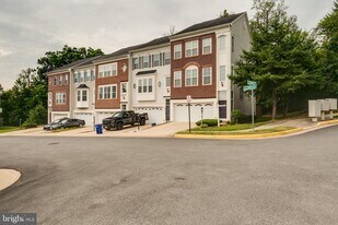 2655 Glenriver Way in Woodbridge, VA - Building Photo