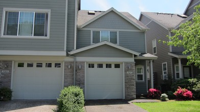 Liberty Oaks Townhomes in Tualatin, OR - Foto de edificio - Building Photo