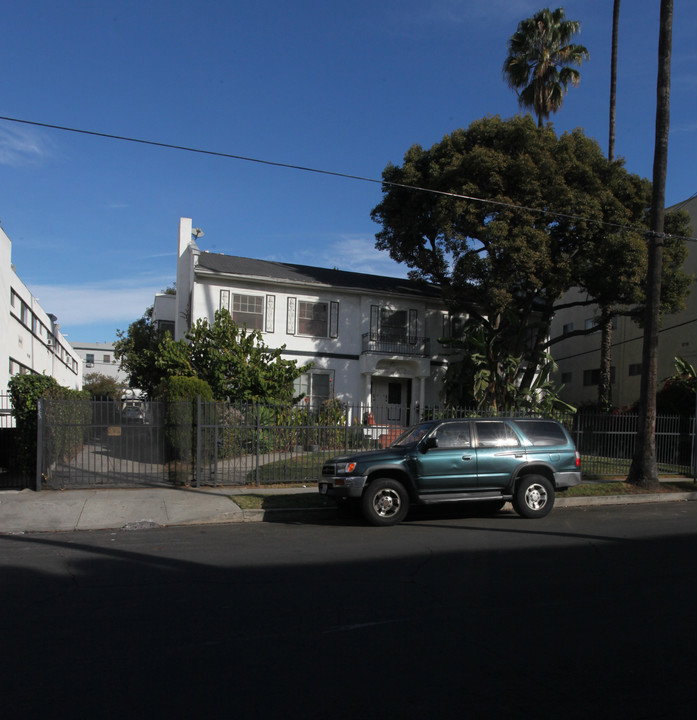 5401 Russell Ave in Los Angeles, CA - Building Photo