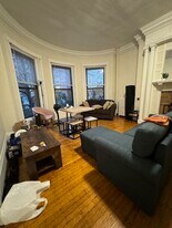 43 Bay State Rd, Unit 2F in Boston, MA - Building Photo