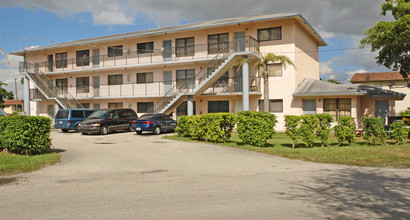 208 SW Avondale Dr in Pompano Beach, FL - Building Photo - Building Photo