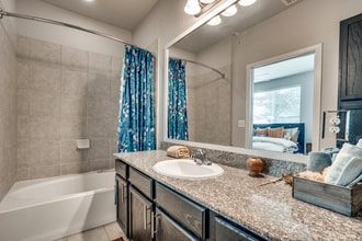 Regalia Mansfield Apartments in Mansfield, TX - Foto de edificio - Building Photo