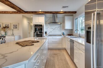 57 Big Fresh Pond Rd in Southampton, NY - Building Photo - Building Photo