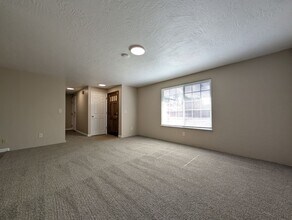 838 Centennial Blvd in Springfield, OR - Building Photo - Building Photo