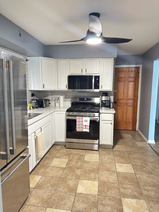 5326 S 72nd Ct, Unit #1 in Summit, IL - Foto de edificio - Building Photo