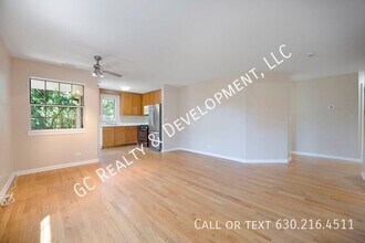 21 N Park Blvd in Streamwood, IL - Foto de edificio - Building Photo