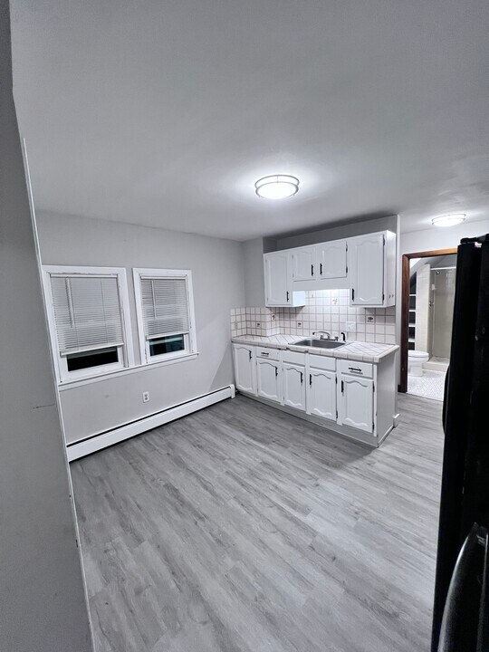 137 Florence St, Unit 3 in Everett, MA - Building Photo