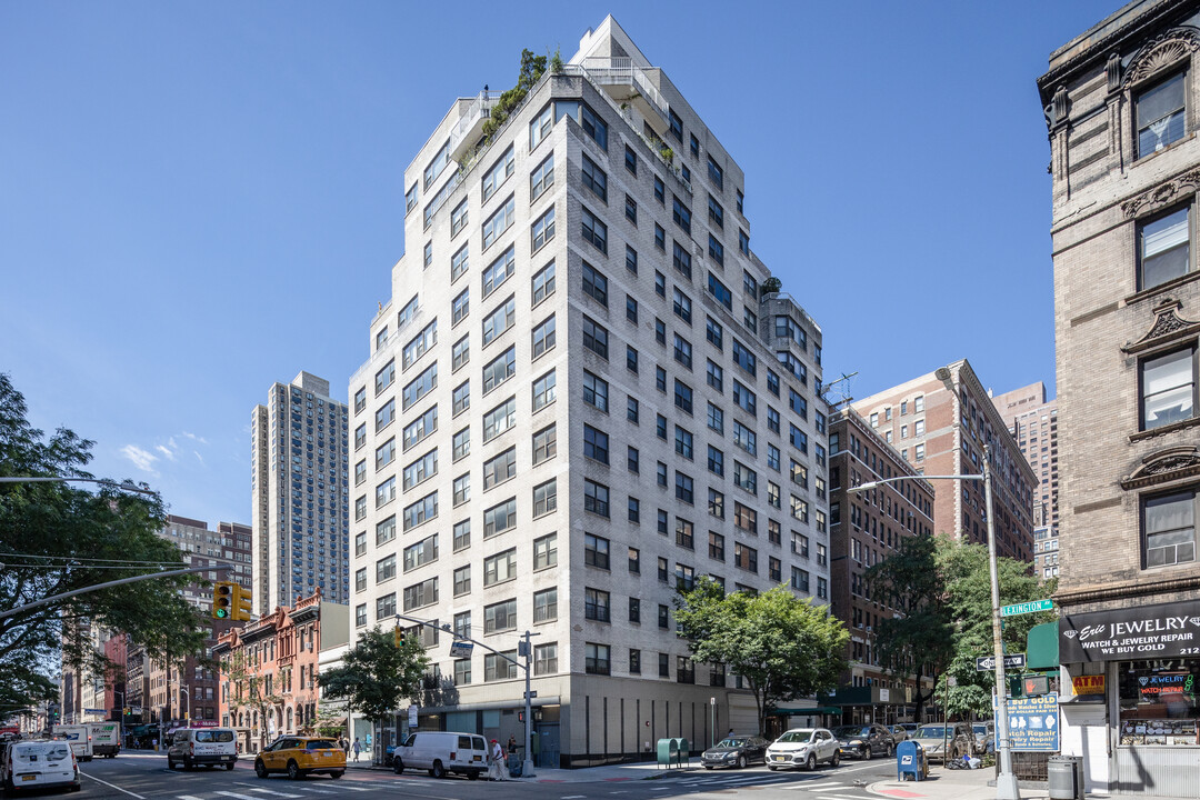 Trafalgar House Condominiums in New York, NY - Foto de edificio