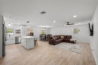 8405 Stillbrook Ave in Tampa, FL - Building Photo - Building Photo