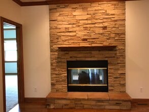 859 Clearwater Cv W in Crown Point, IN - Foto de edificio - Building Photo