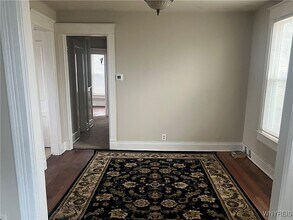 2 Flower St in Buffalo, NY - Building Photo - Building Photo