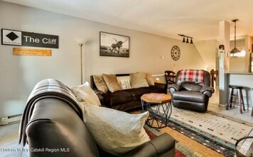 76 Hunter Dr in Hunter, NY - Building Photo - Building Photo