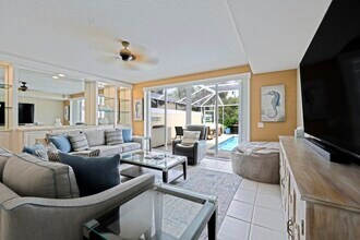 435 Capistrano Dr in Palm Beach Gardens, FL - Building Photo - Building Photo