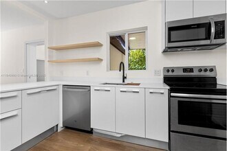 266 NE 42nd St in Miami, FL - Building Photo - Building Photo